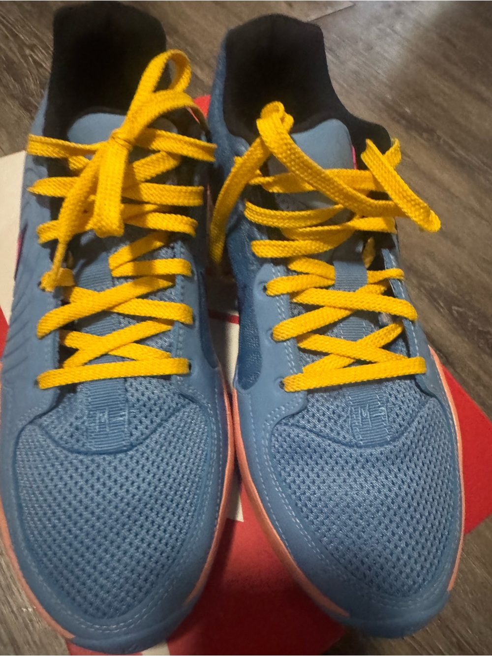 Men 9.5 fits like a woman 10.5 or 11 Nike Blue Sneakers with Yellow Laces